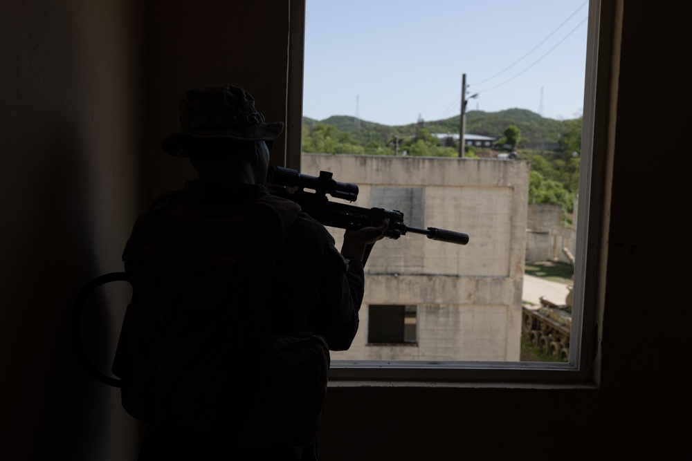 Activated Reserve Marines Conduct MOUT Training during Korea Viper 25.4