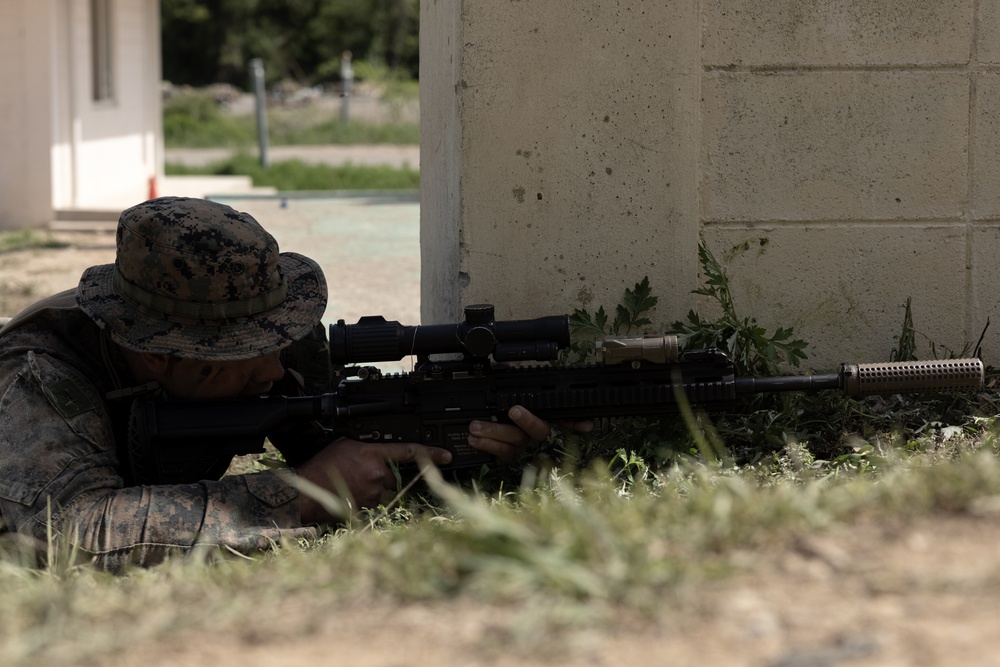 Activated Reserve Marines Conduct MOUT Training during Korea Viper 25.4