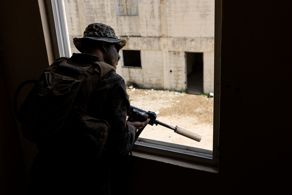 Activated Reserve Marines Conduct MOUT Training during Korea Viper 25.4
