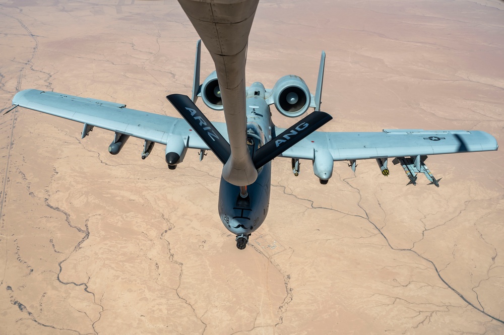 Stratotanker Crew Aerially Refuel A-10s
