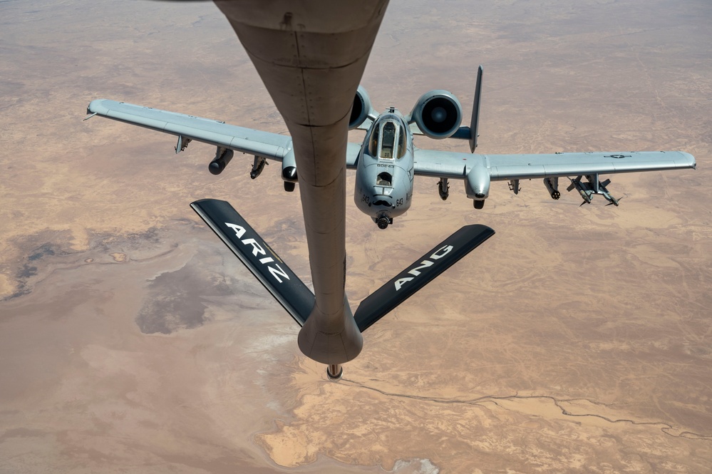 Stratotanker Crew Aerially Refuel A-10s