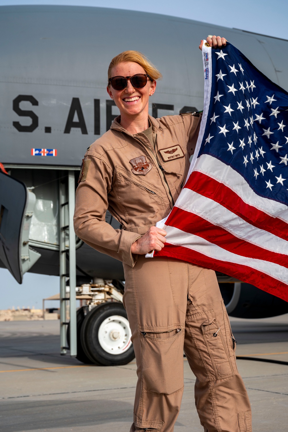Stratotanker Crew Aerially Refuel A-10s