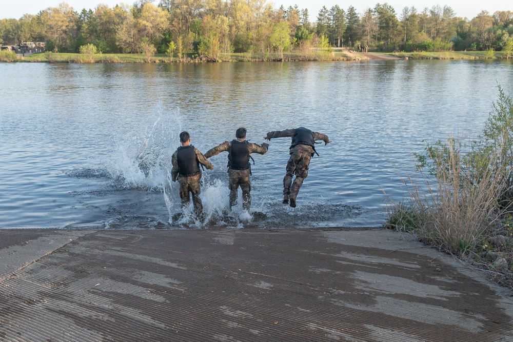 Army Reserve Best Medic Competitors go for a swim