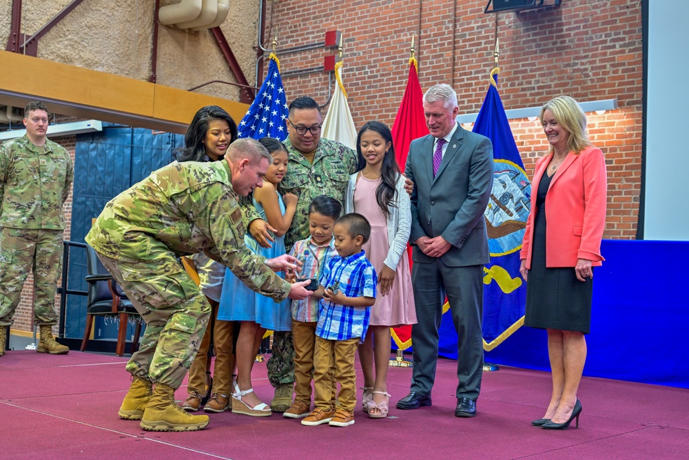 DLA Aviation honors employees, addresses leadership transition at annual awards and town hall