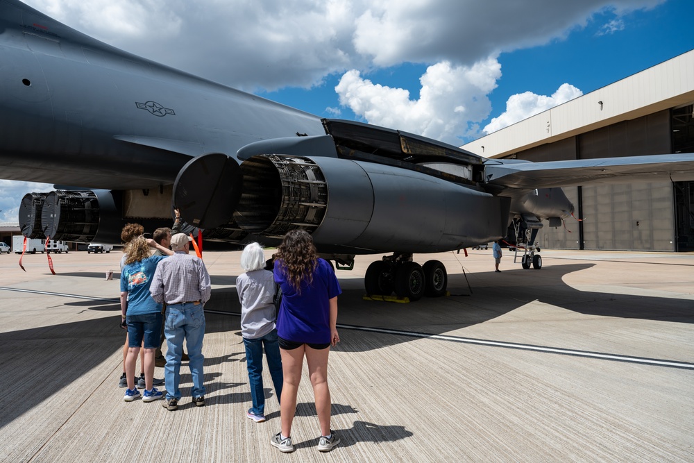 Lt. Col. William E. Dyess relatives tour base