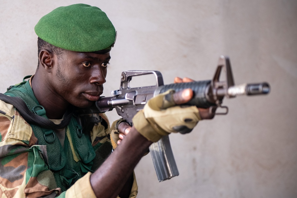 Partners: COFUMACO and Royal Netherlands Forces Conduct Bilateral Training