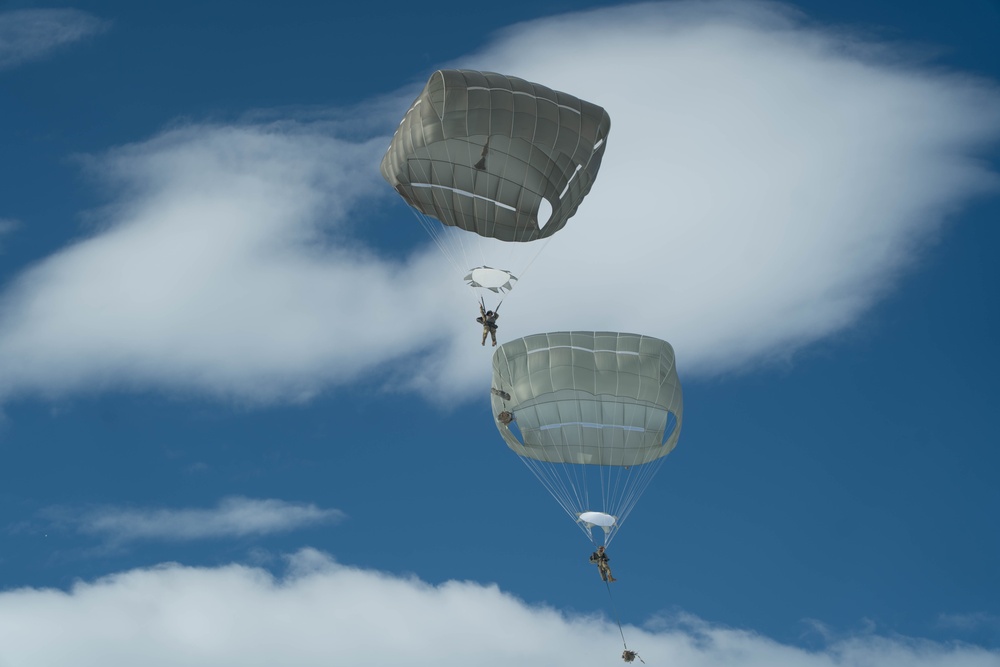 Paratroopers from 82nd ABN DIV conduct integrated Joint Forcible Entry training during DEFENDER 25