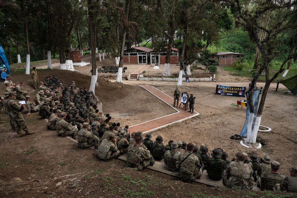 Multi-national infantrymen learn about jungle operations during CG25