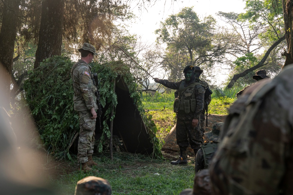 Multi-national infantrymen learn about jungle operations during CG25
