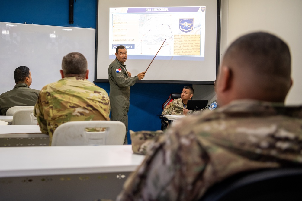Air-to-Air Meeting at SENAN Aeronaval Headquarters