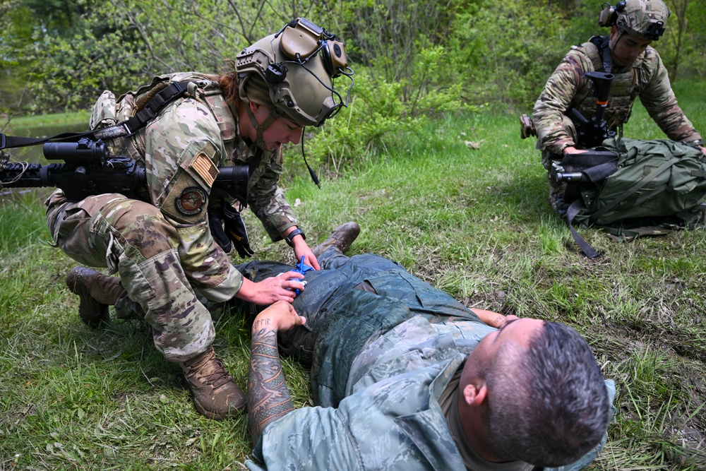 IDLC25: Combatives and TCCC