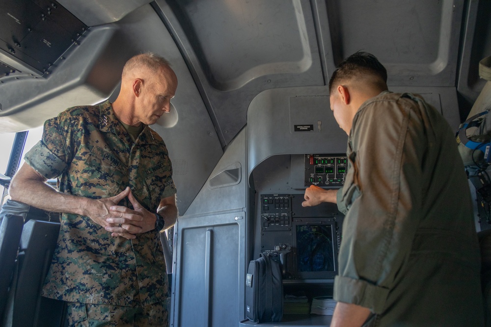 MARFORPAC commander visits 3rd MAW