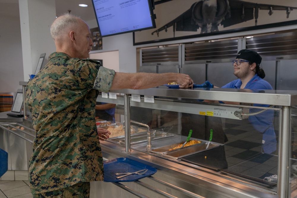 MARFORPAC commander visits 3rd MAW