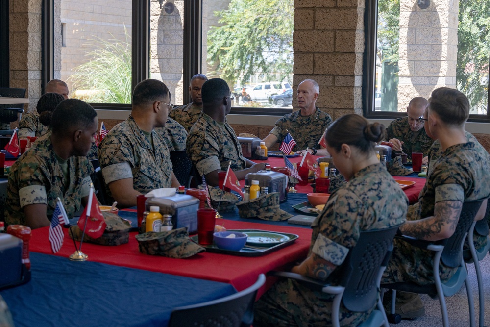 MARFORPAC commander visits 3rd MAW