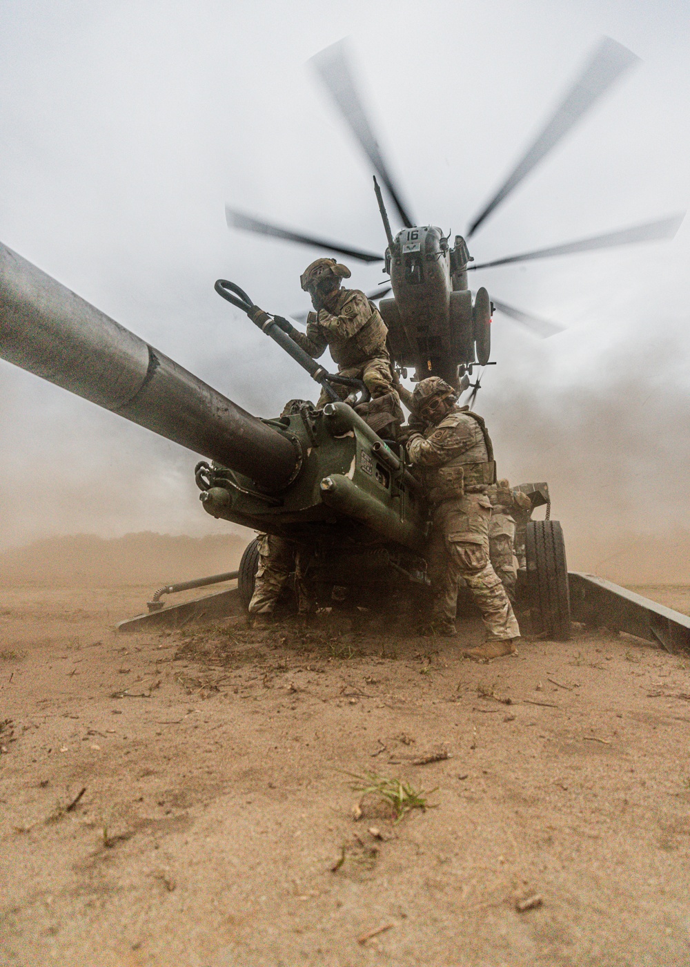 3-319 Gun Devils conduct Operation Copper Drop with Marines assigned to HMH-464