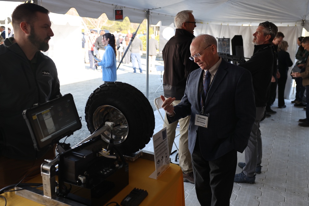 Advanced Amphibious Assault hosts first Industry Day at Program Executive Office Land Systems