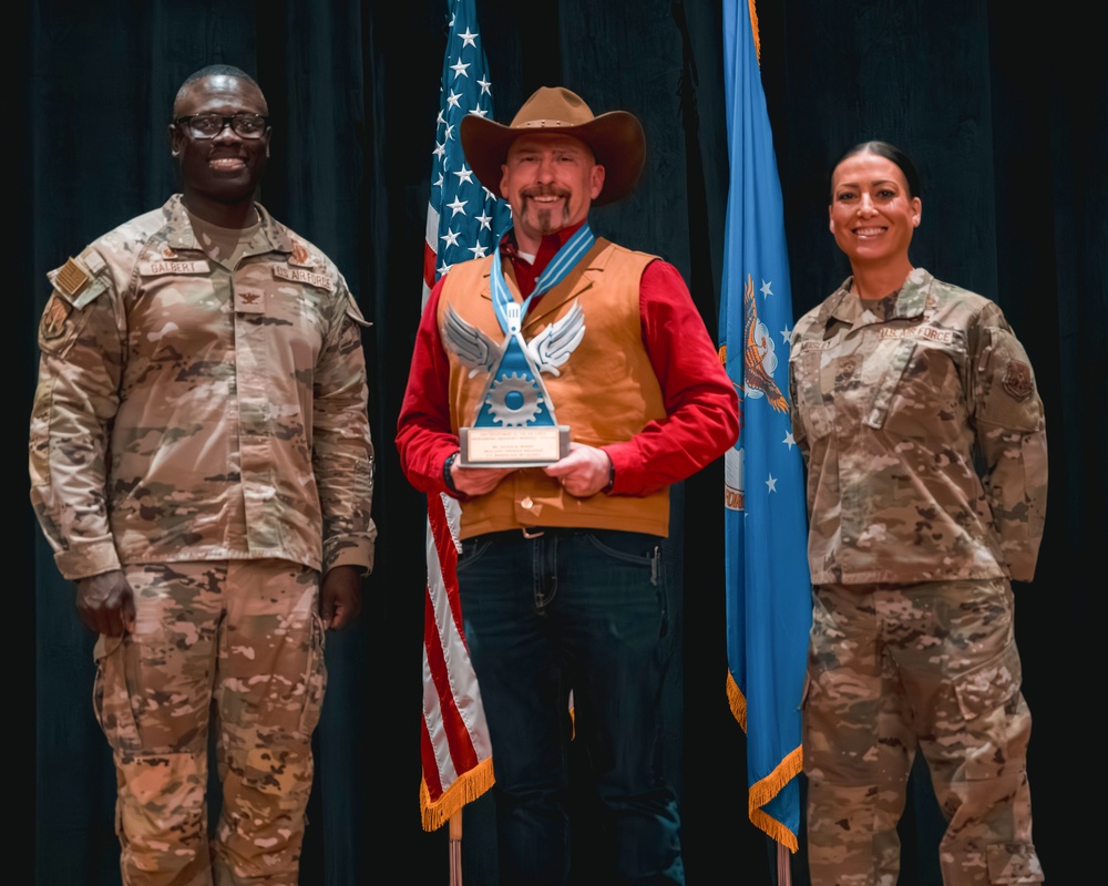 90 MW Hosts 1st Quarter Awards
