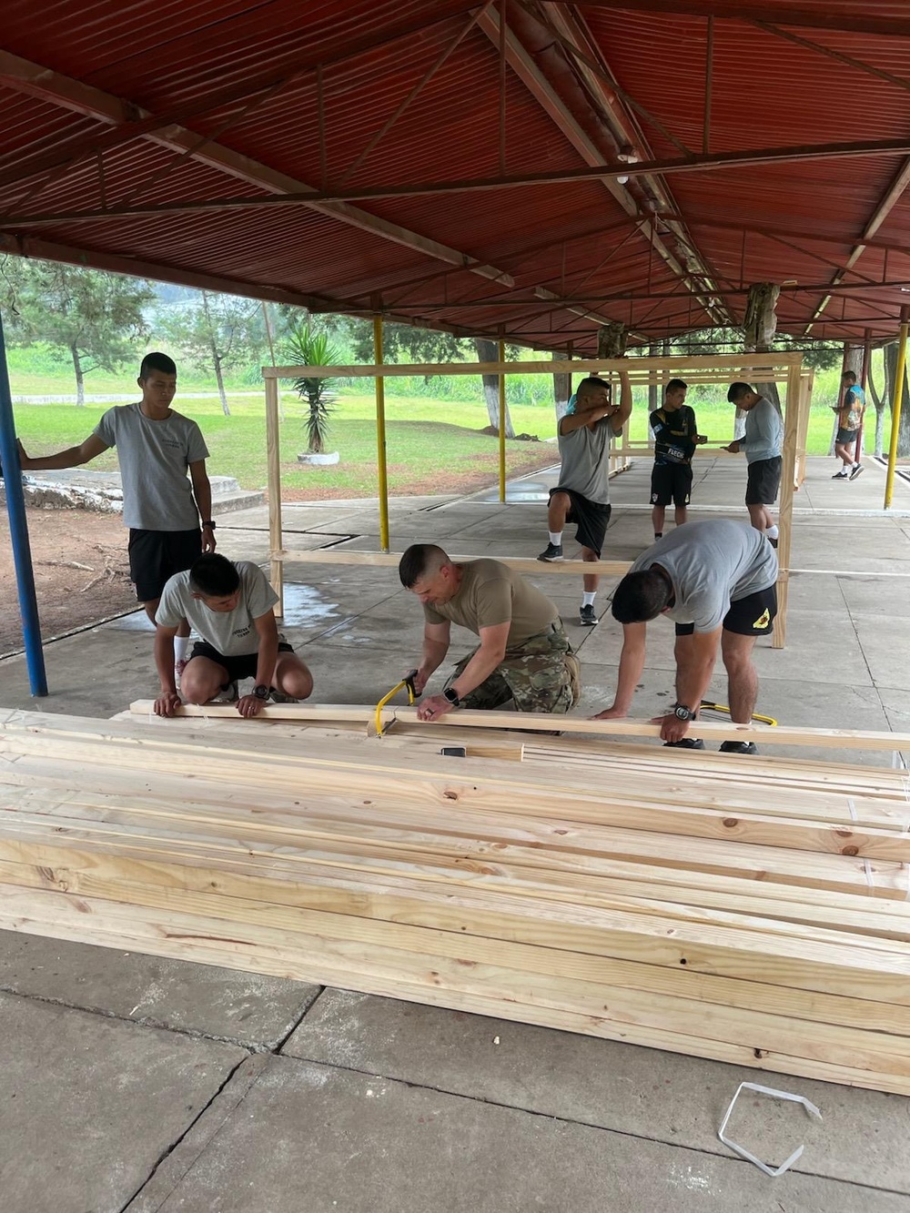 Arkansas Army National Guard Soldiers build frames during CENTAM Guardian 25