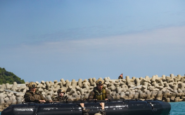 31st MEU Boat Company conducts Small Boat Skills during MEUEX