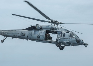 USS Iwo Jima and HSC-26 Conduct Vertical Replenishment Training