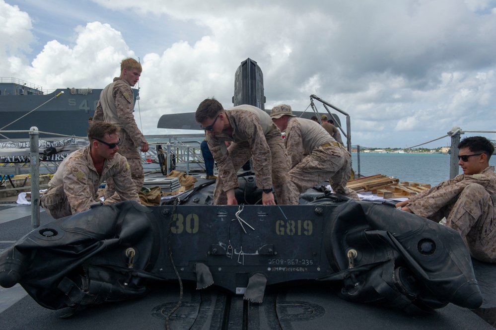 III MEF Marines Perform an Interoperability Exercise Aboard USS Ohio (SSGN 726)