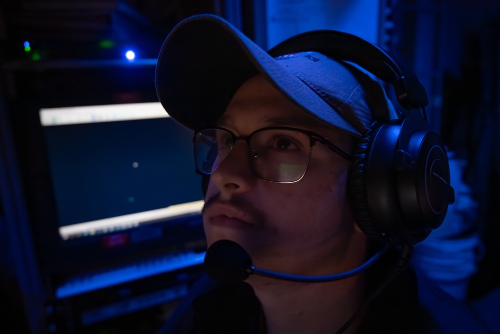 USS Gridley Sailor Evaluates Signals
