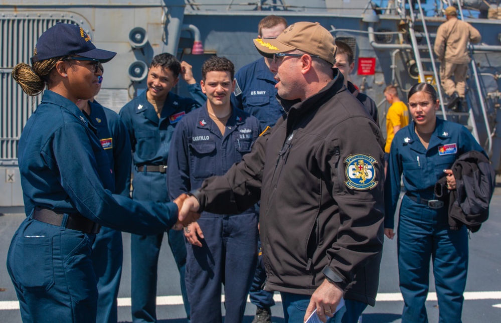 USS Benfold (DDG 65) holds a re-enlistment ceremony