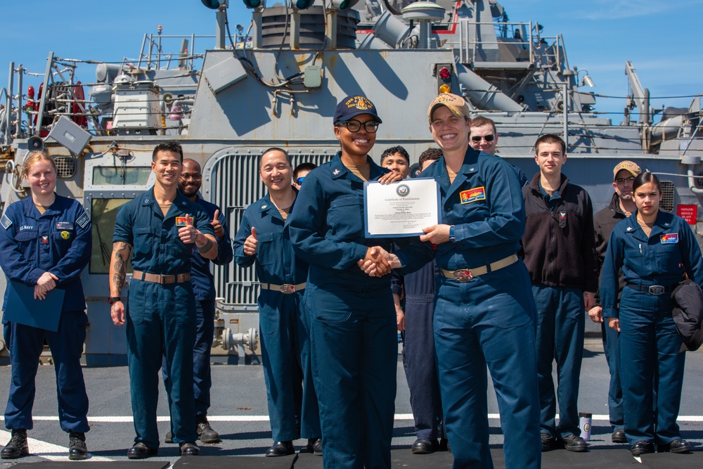 USS Benfold (DDG 65) holds a re-enlistment ceremony