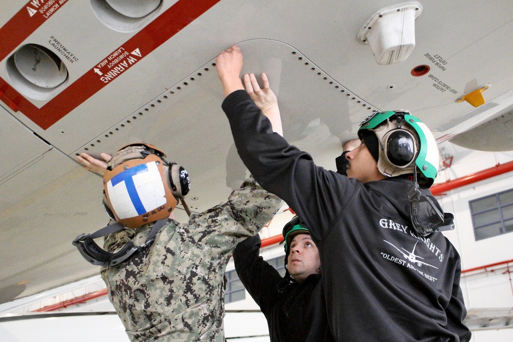 P-8A Poseidon Aft Panel Maintenance