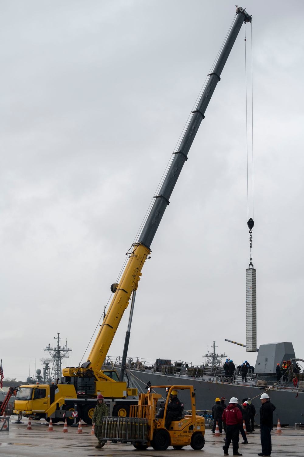 PWD Rota Seabees perform crane operations