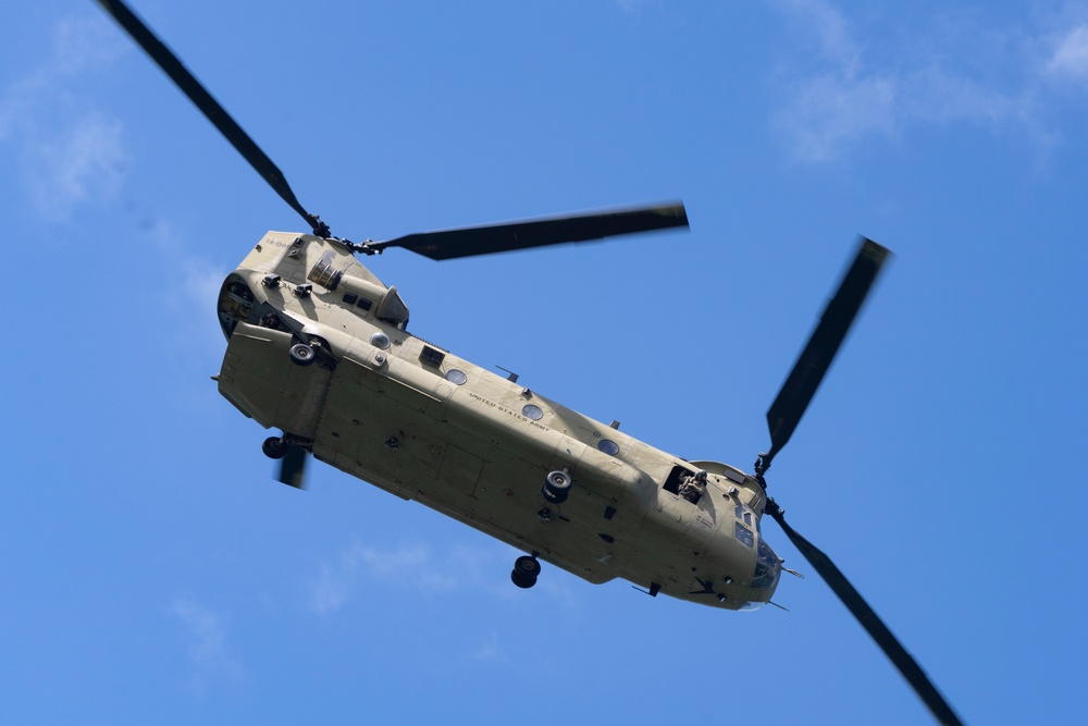 Special Forces and Army Aviators conduct helocast training