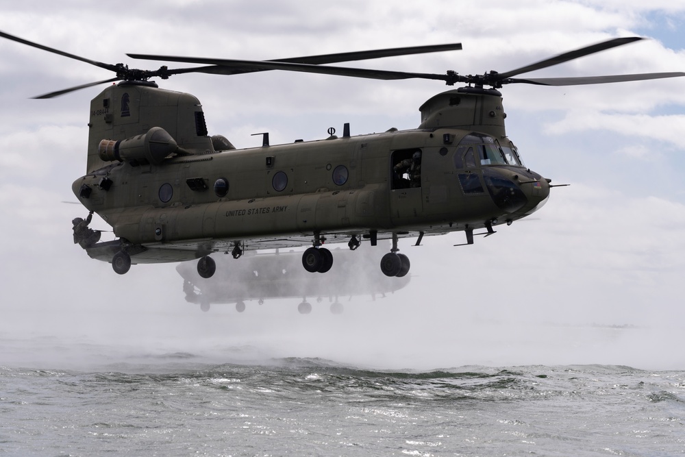 Special Forces and Army Aviators conduct helocast training