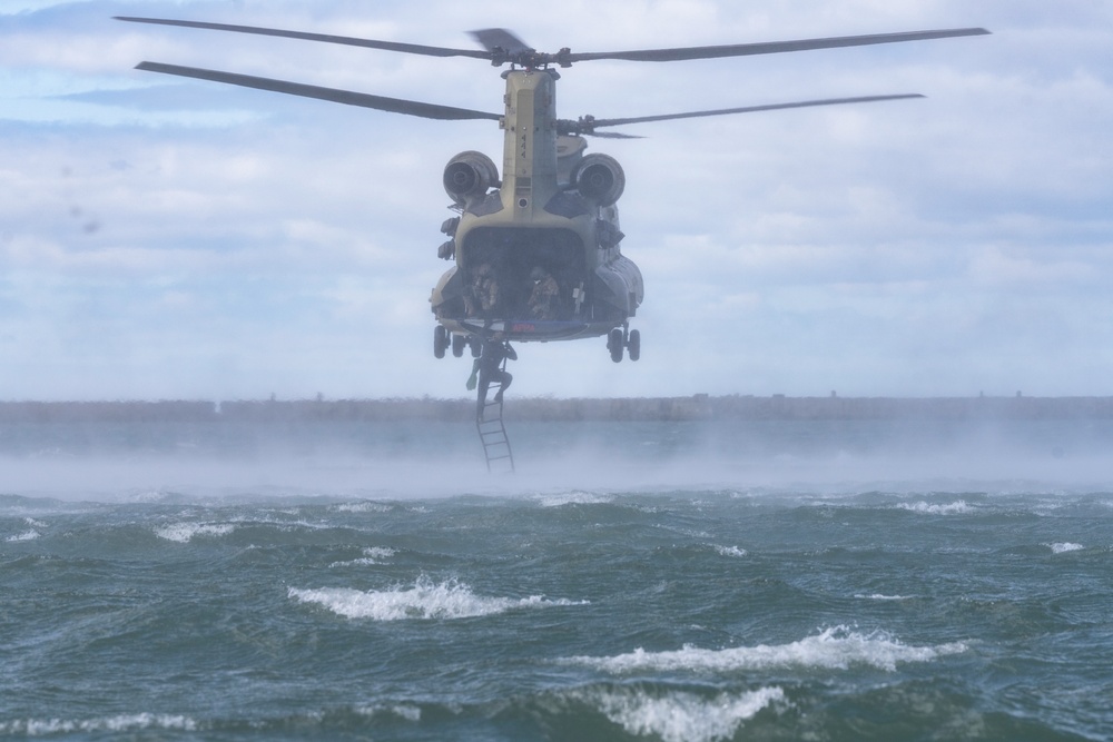 Special Forces and Army Aviators conduct helocast training