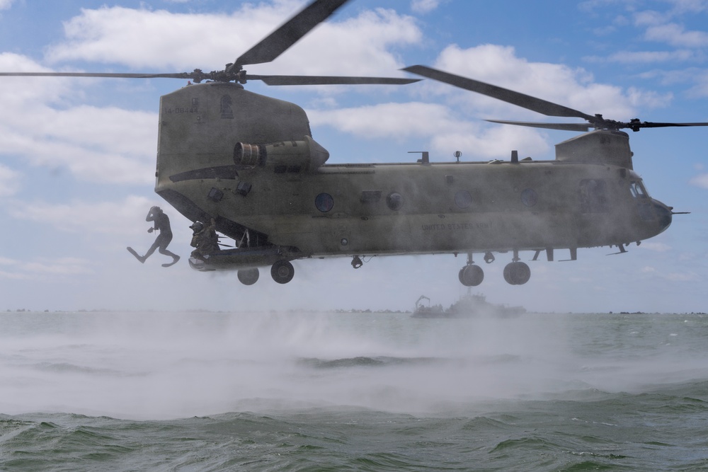 Special Forces and Army Aviators conduct helocast training