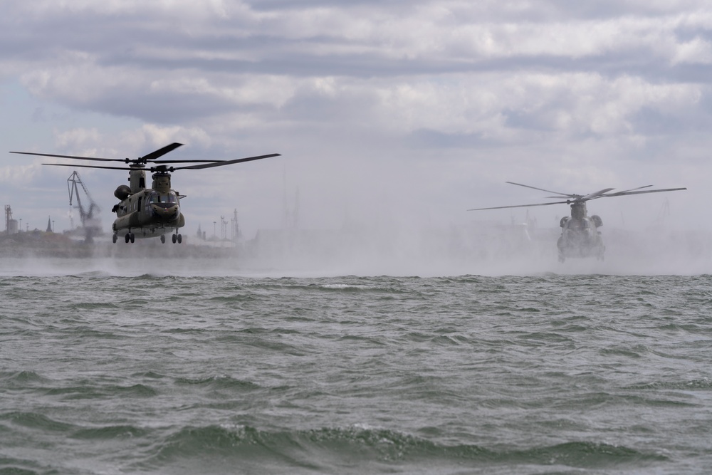 Special Forces and Army Aviators conduct helocast training