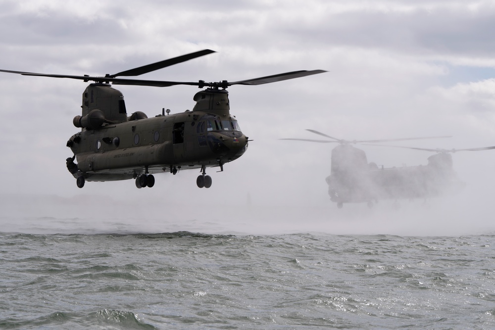 Special Forces and Army Aviators conduct helocast training