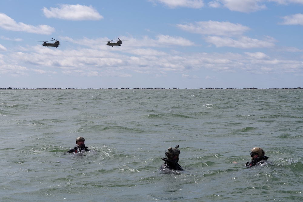 Special Forces and Army Aviators conduct helocast training