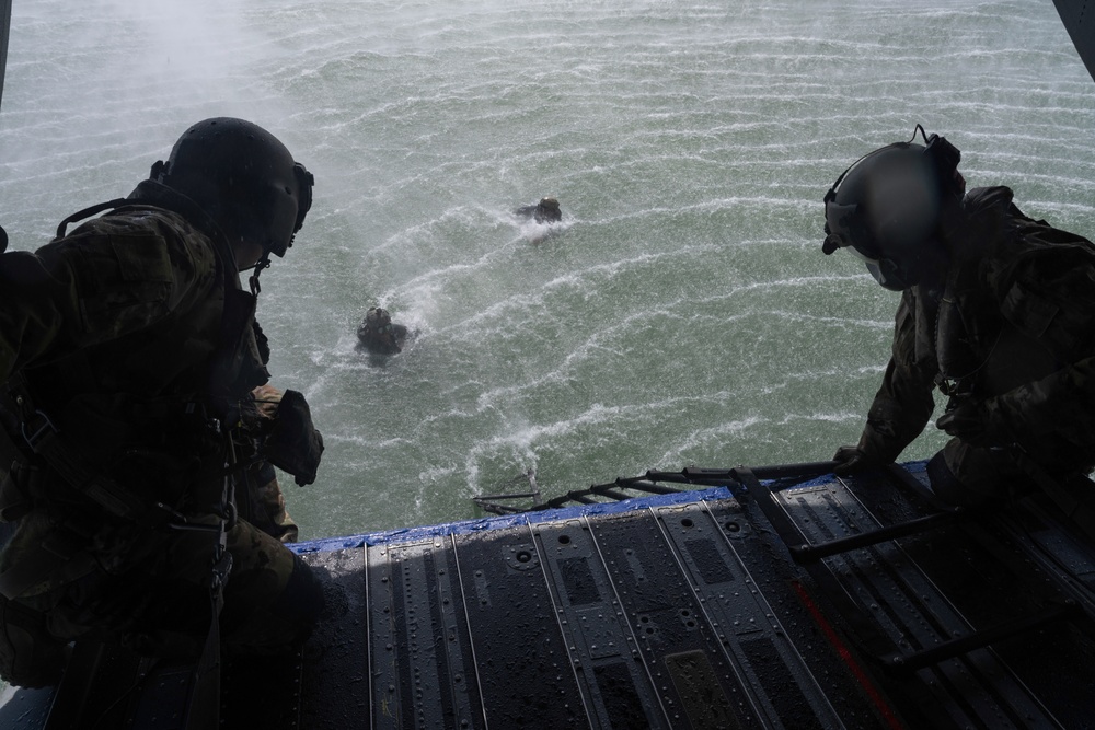 Special Forces and Army Aviators conduct helocast training