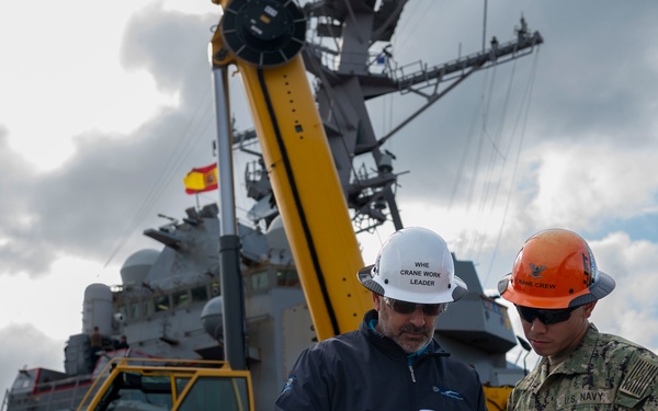 NAVFAC EURAFCENT assists DDG 117 in a replenishment