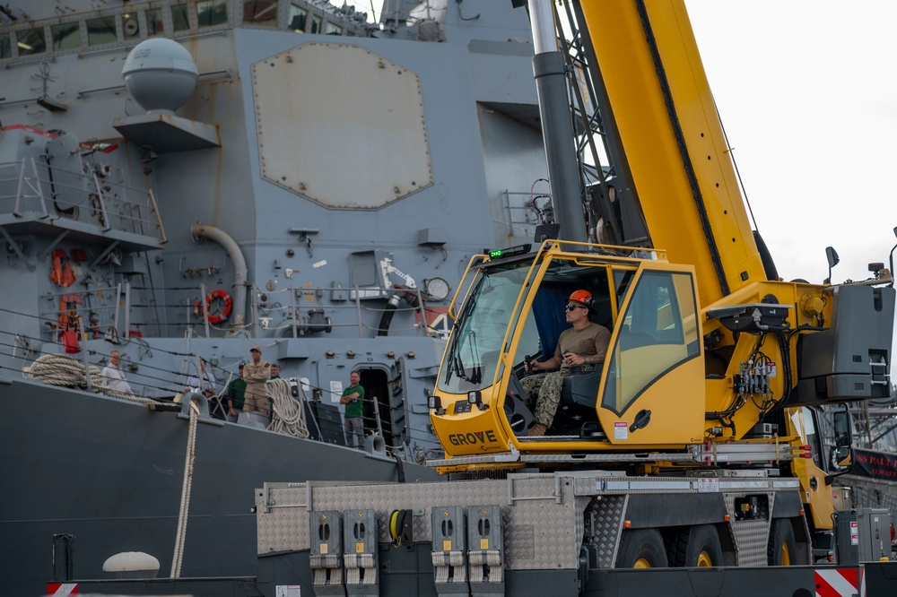NAVFAC EURAFCENT assists DDG 117 in a replenishment