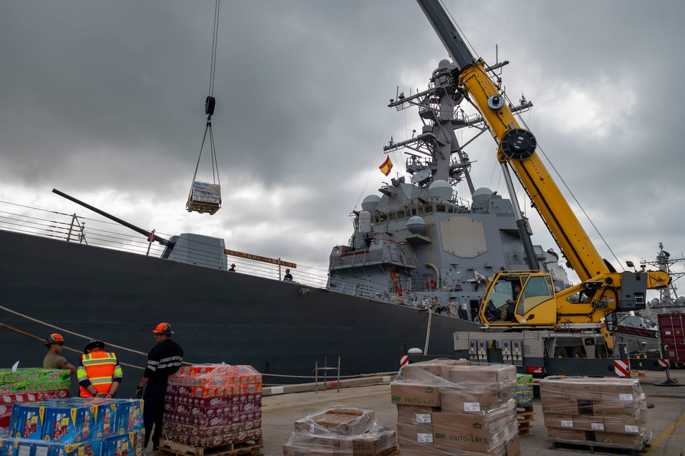 NAVFAC EURAFCENT assists DDG 117 in a replenishment