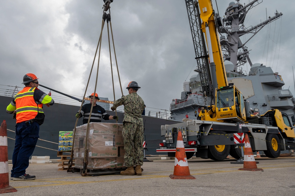 NAVFAC EURAFCENT assists DDG 117 in a replenishment