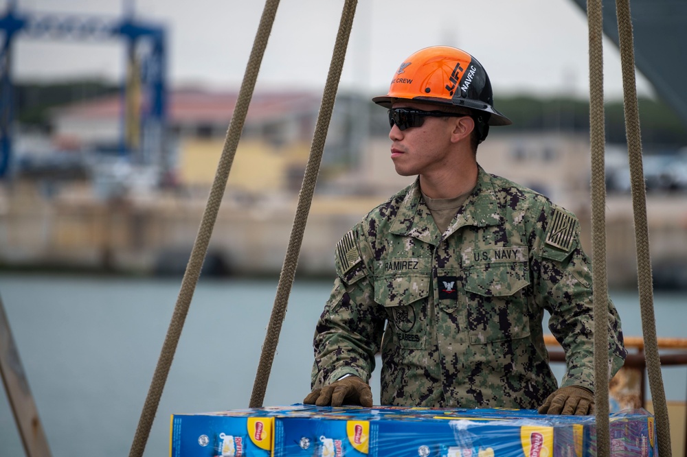 NAVFAC EURAFCENT assists DDG 117 in a replenishment