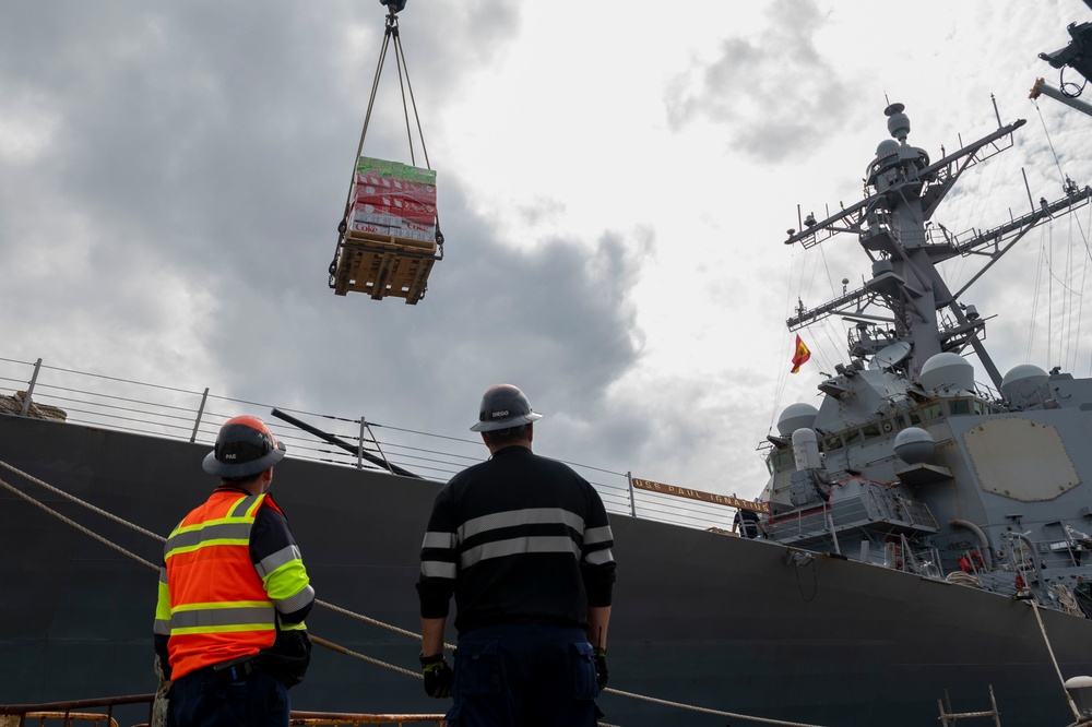 NAVFAC EURAFCENT assists DDG 117 in a replenishment