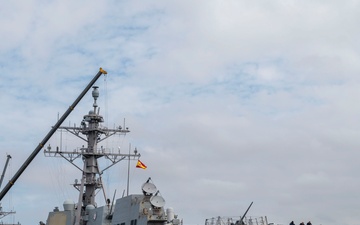 NAVFAC EURAFCENT assists DDG 117 in a replenishment