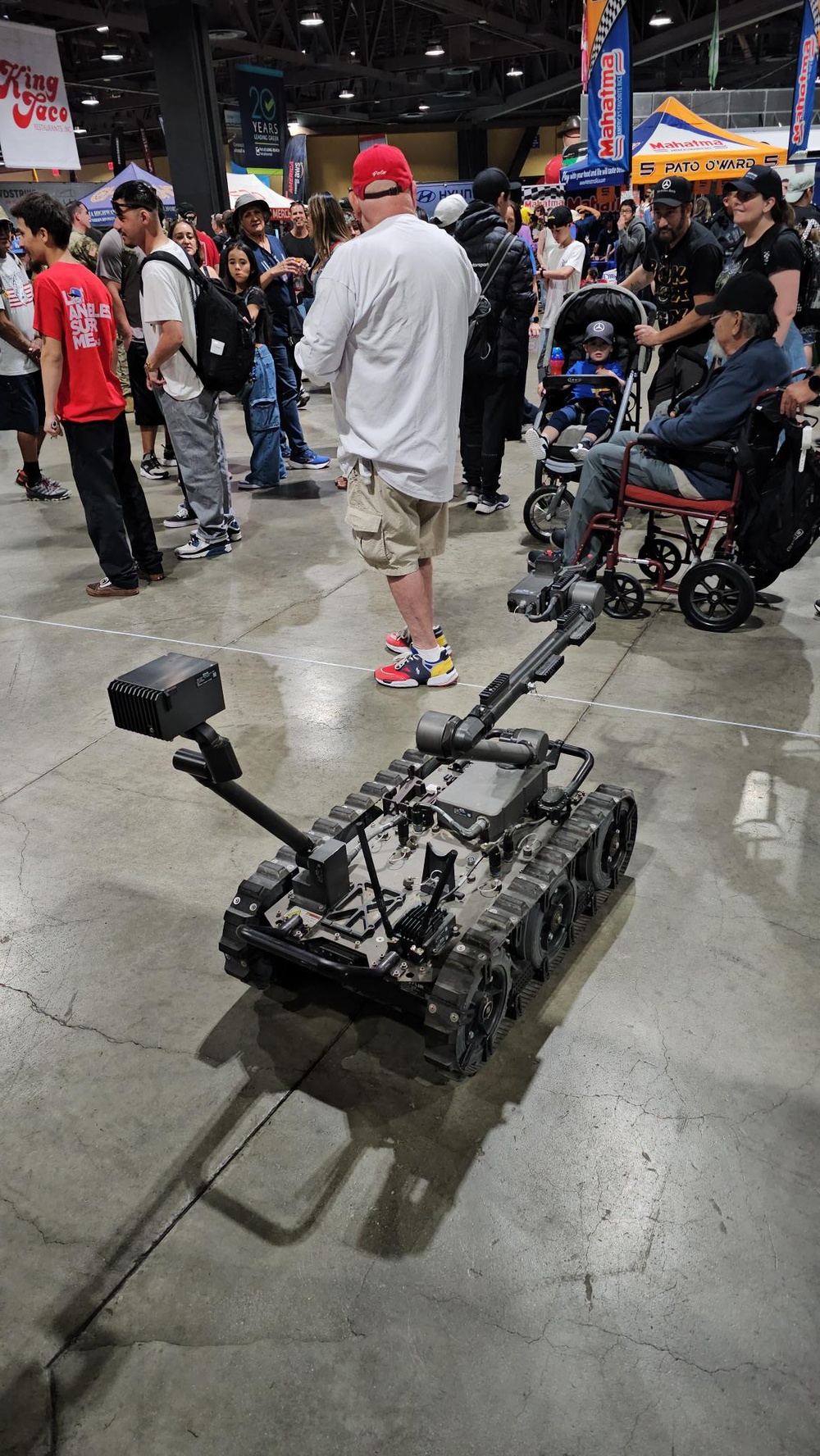 Explosive Ordnance Disposal techs support US Army recruiting at Long Beach Grand Prix