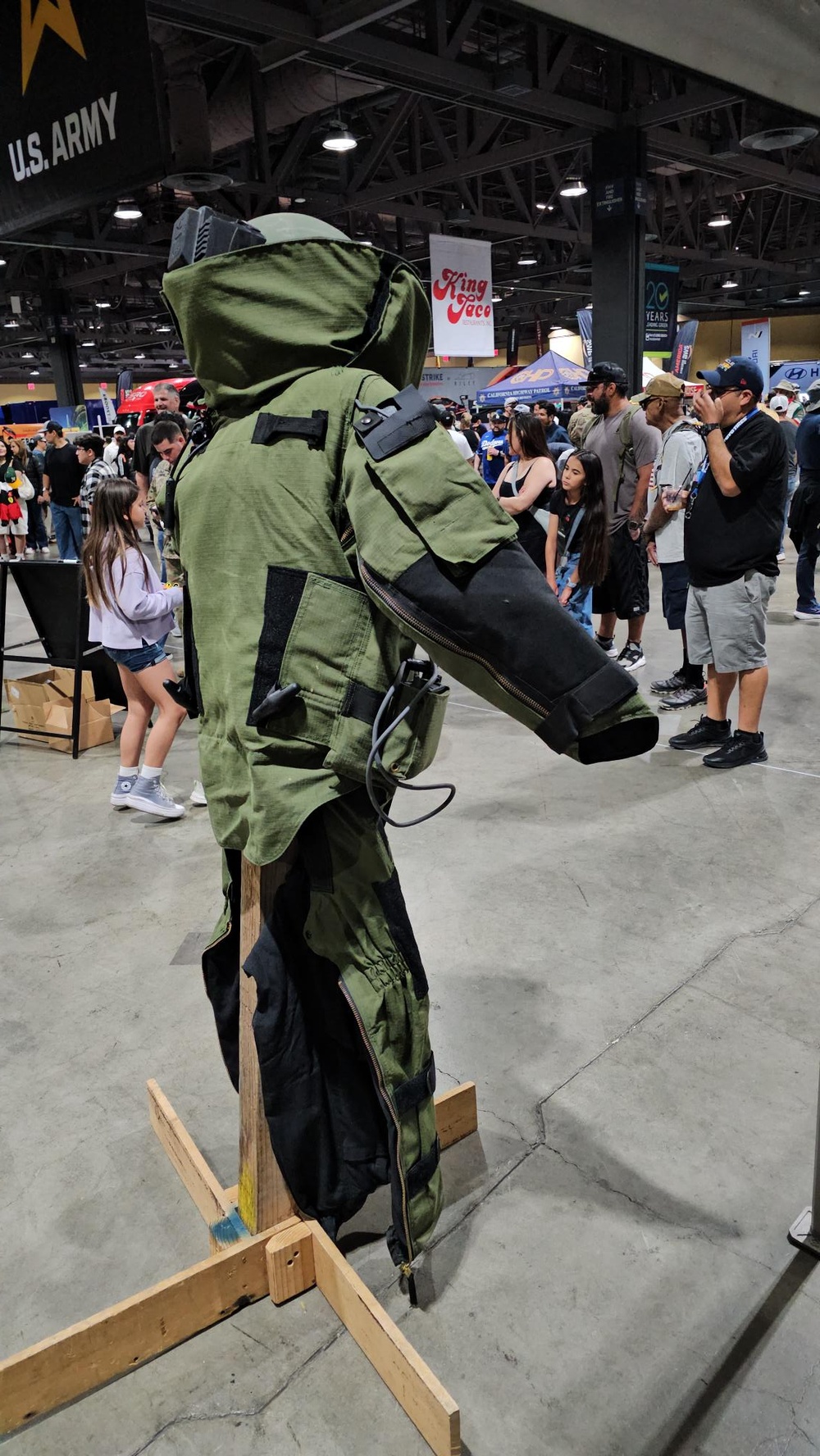 Explosive Ordnance Disposal techs support US Army recruiting at Long Beach Grand Prix
