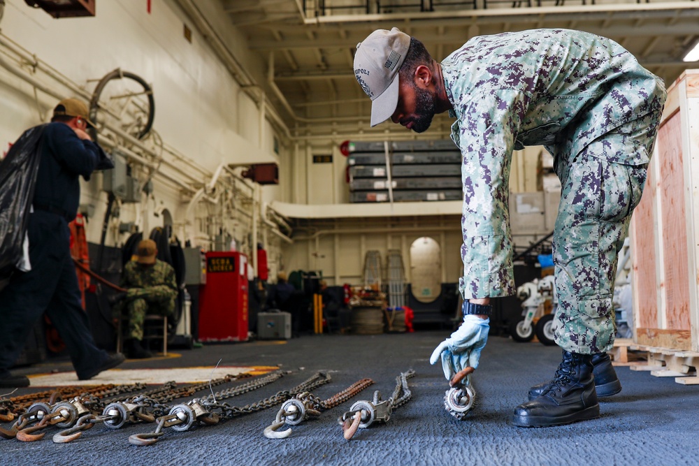 Tripoli Sailor Flakes Out Chains
