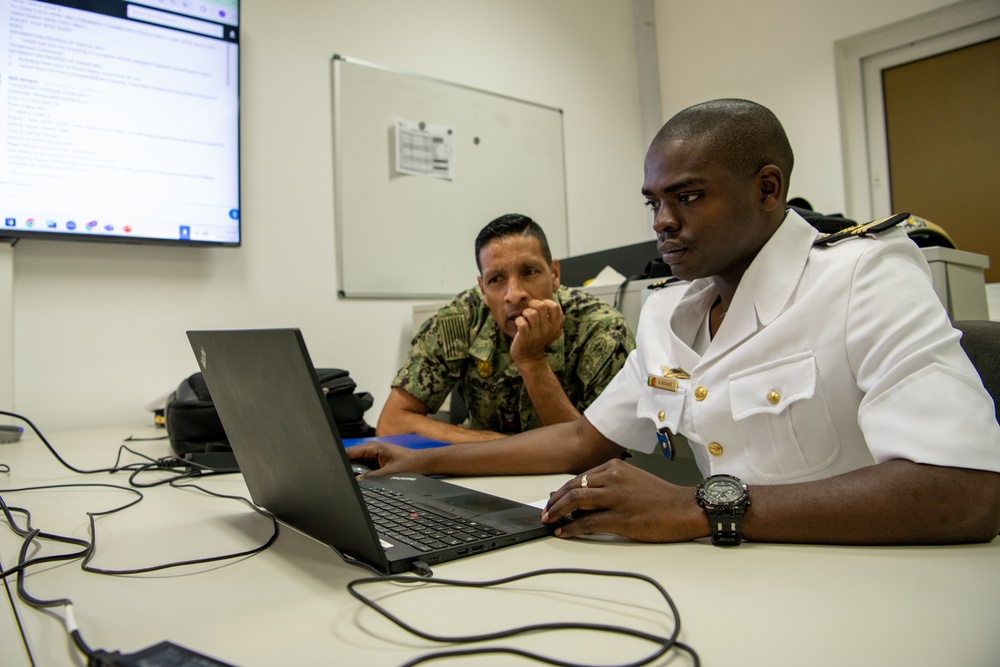 OE25 - Monitor Simulated Ship Movements