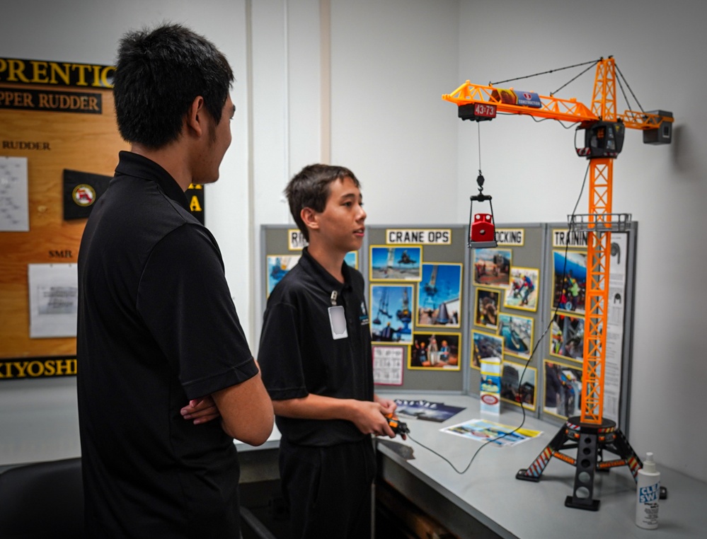 Pearl Harbor Naval Shipyard Hosts Kapolei High School STEM visit